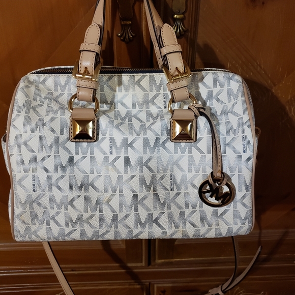 Michael Kors Handbag - Picture 8 of 10